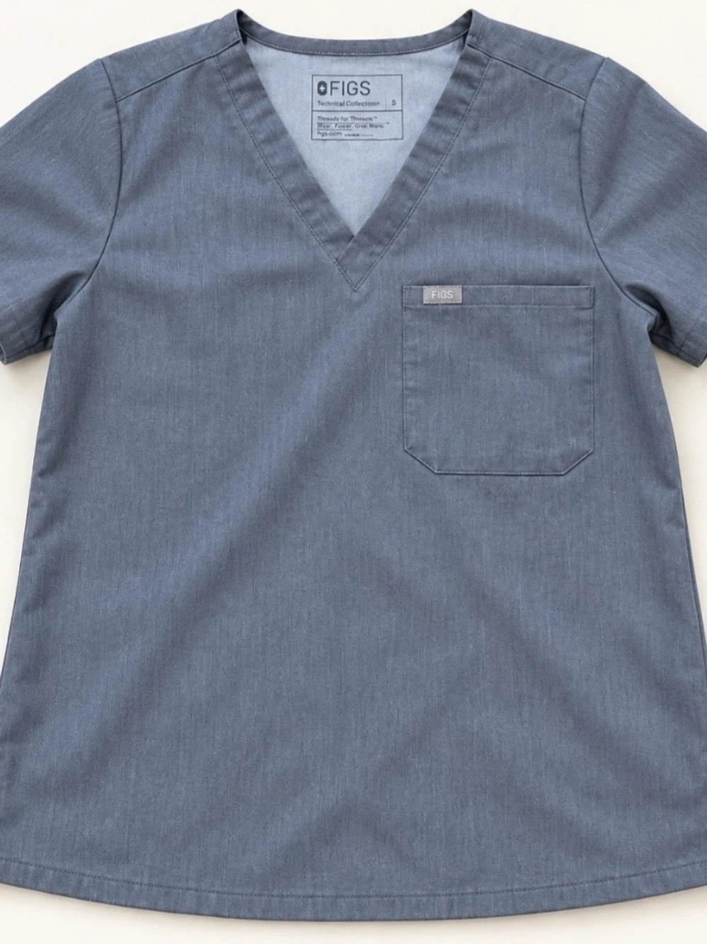 FIGS Women’s Scrub Set Gray